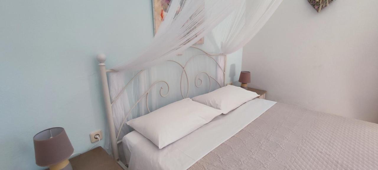 Niki Apartments Makrýgialos Esterno foto